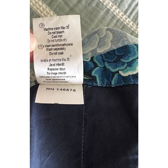 Floral Sleeveless Romper with V-Back - Picture 5 of 5